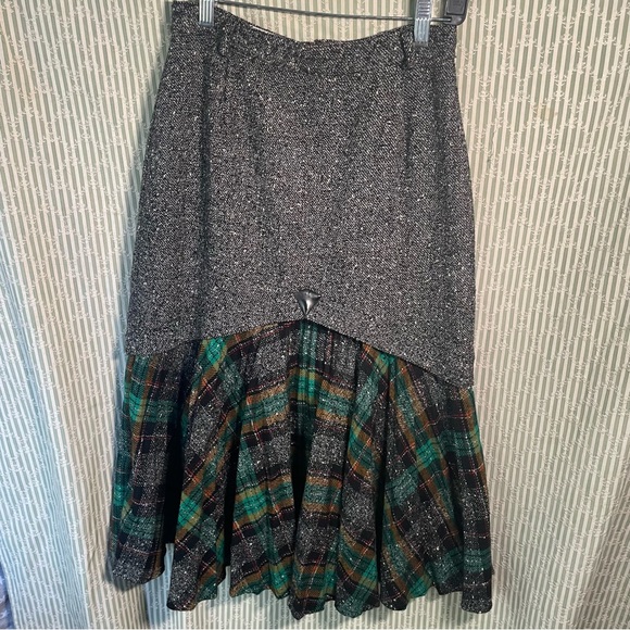 CONSIGNED @SF FERRRY BUILDING Tuatara Italian Plaid Skirt Grey tweed, green - Picture 2 of 11